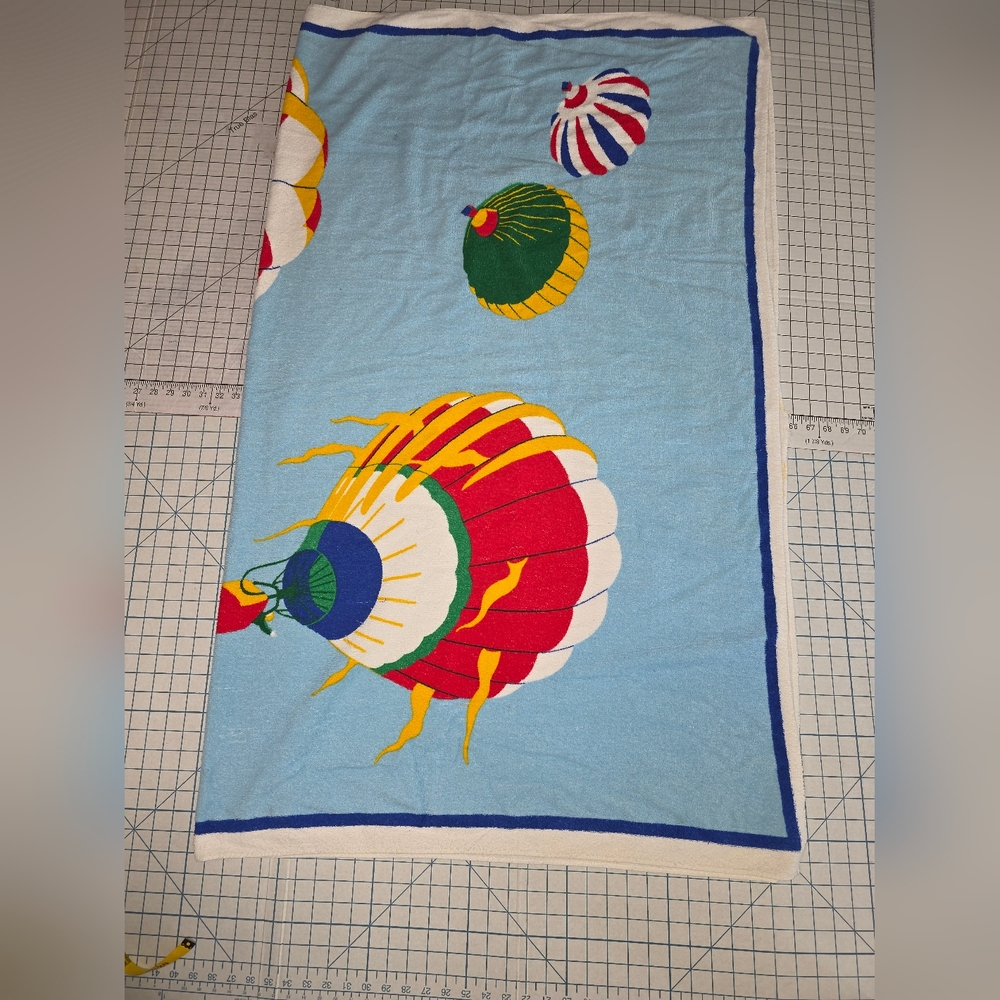 Kel-Tex Beach Pool Towel with Air‎ Balloon Design 52x62 Oversized, Preloved